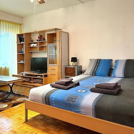 Studio Anemones, Meuble, Equipe, 몽테이 외부 사진