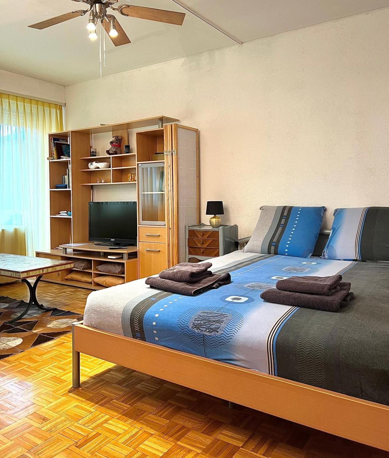 Studio Anemones, Meuble, Equipe, 몽테이 외부 사진